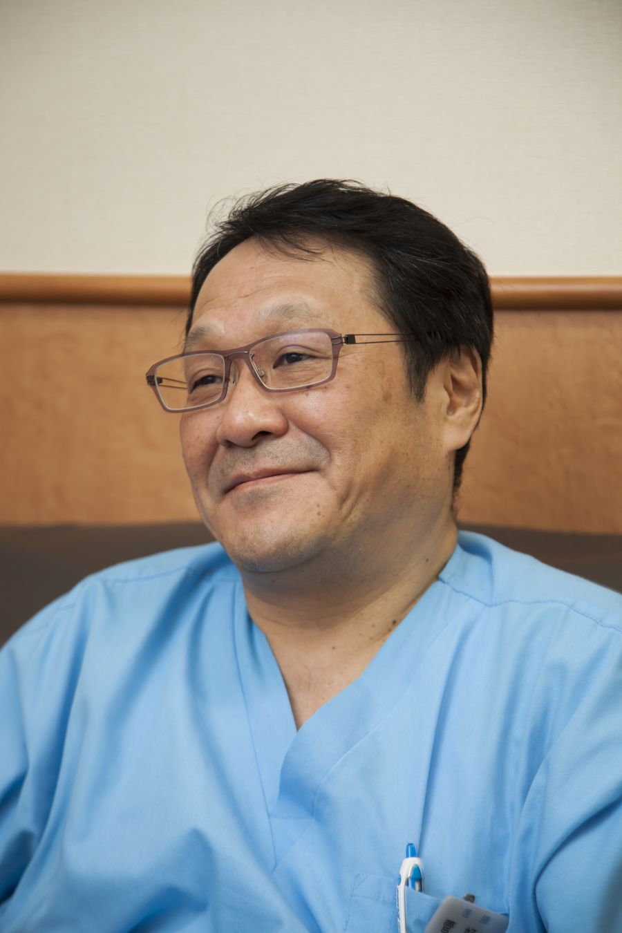 宮崎県都城市のベテスダクリニックで細いカテーテルで循環器治療をおこなう菅好文ドクター